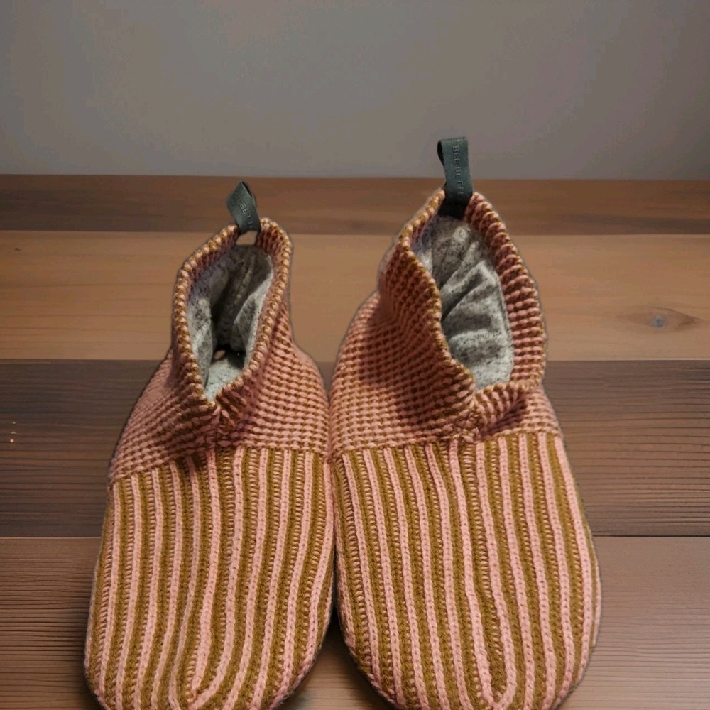 Bombas Gripper Slippers House Shoes Socks Size M. Pink Striped